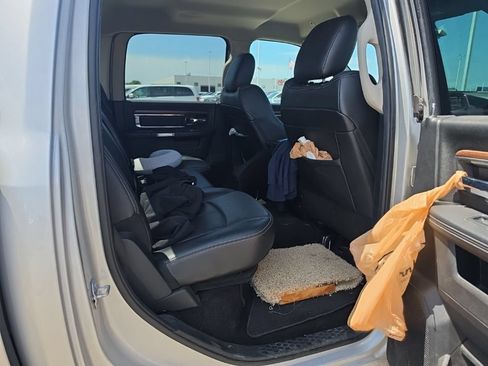 Used 2018 RAM 1500 Laramie AWD/4WD image 10