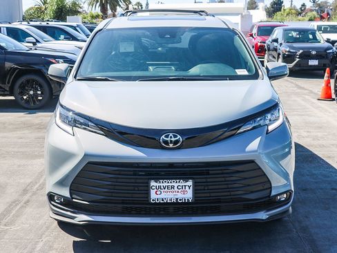 New 2026 Toyota Sienna XLE Woodland Edition AWD/4WD image 2