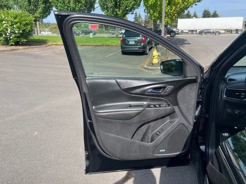 Used 2023 Chevrolet Equinox Premier AWD/4WD image 18