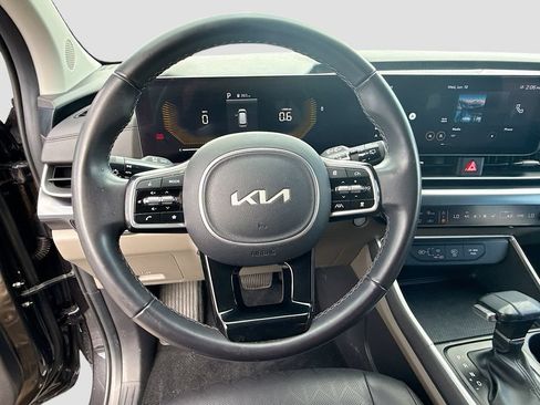 Certified 2025 Kia Carnival FWD image 37