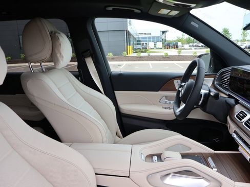 New 2026 Mercedes-Benz GLS 450 4MATIC image 10