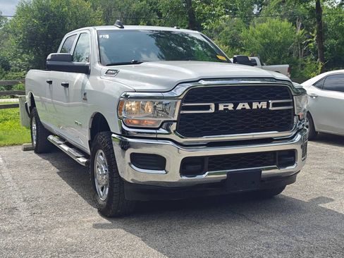Used 2022 RAM 2500 Tradesman w/ Chrome Appearance Group AWD/4WD image 2