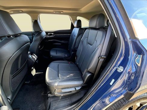 Used 2025 Kia Sorento SX image 28