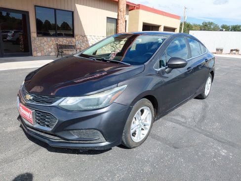 Used 2017 Chevrolet Cruze LT w/ Convenience Package image 2