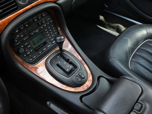 Used 2002 Jaguar XJ8 image 39