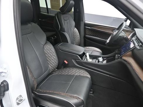 Used 2025 Jeep Grand Cherokee Summit AWD/4WD image 29