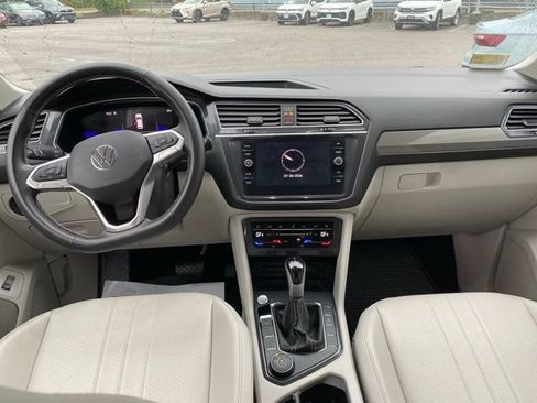 Used 2024 Volkswagen Tiguan SE w/ Panoramic Sunroof Package AWD/4WD image 14