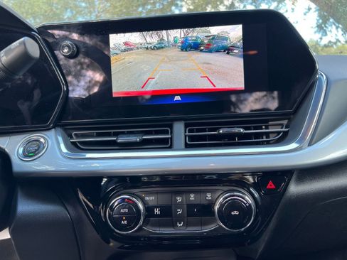 Used 2025 Chevrolet Trax LT image 17