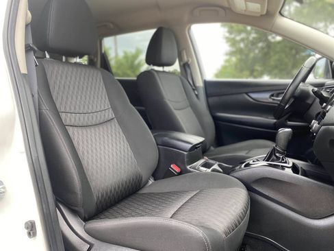 Used 2018 Nissan Rogue SV FWD image 16