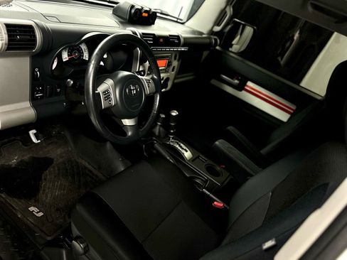 Used 2014 Toyota FJ Cruiser 4WD image 17