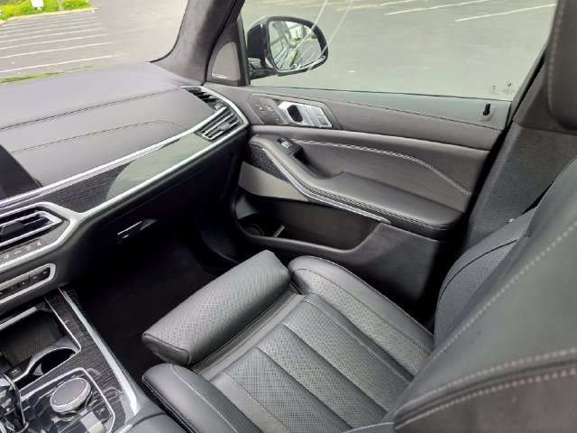 Used 2021 BMW X7 M50i AWD/4WD image 36