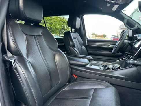 Used 2022 Jeep Wagoneer Series III w/ Flexible Seating Group RWD image 30