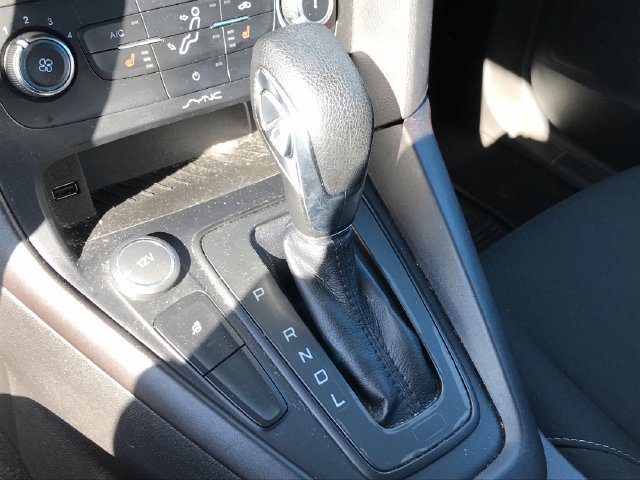 Used 2017 Ford Focus SE w/ Cold Weather Package FWD image 8