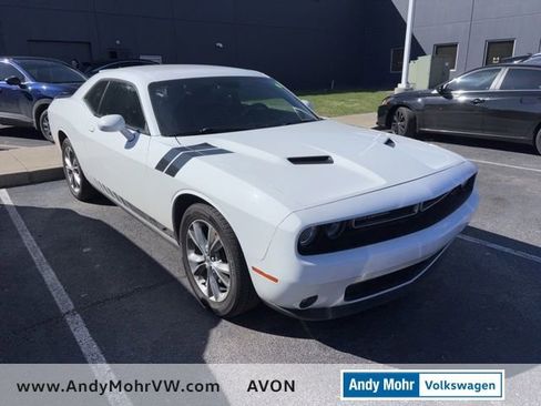 Used 2020 Dodge Challenger SXT w/ Driver Convenience Group image 4