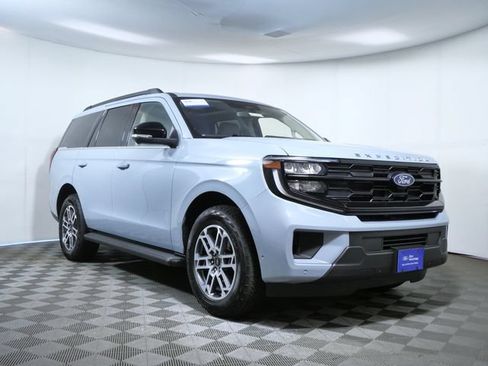 Certified 2025 Ford Expedition Active AWD/4WD image 1