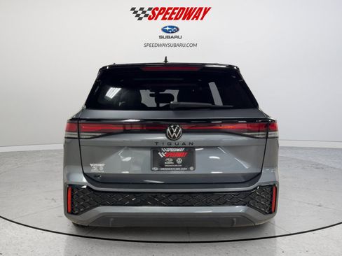 New 2026 Volkswagen Tiguan SE R-Line image 9