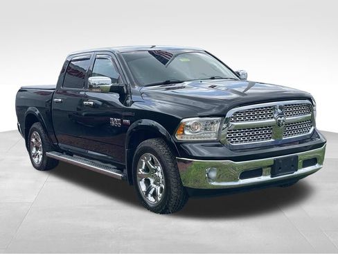 Used 2017 RAM 1500 Laramie AWD/4WD image 3