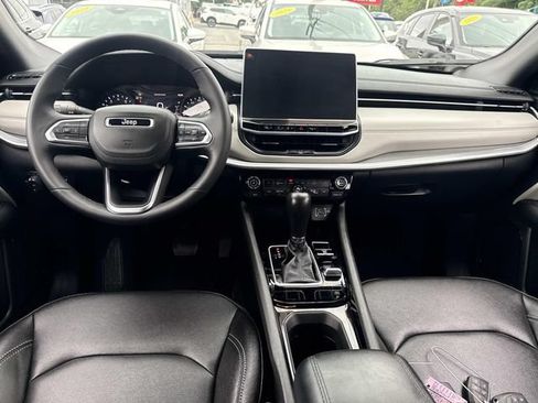 Used 2025 Jeep Compass Limited AWD/4WD image 17