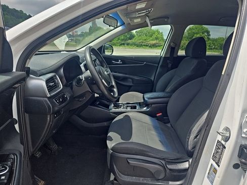 Used 2019 Kia Sorento FWD image 15