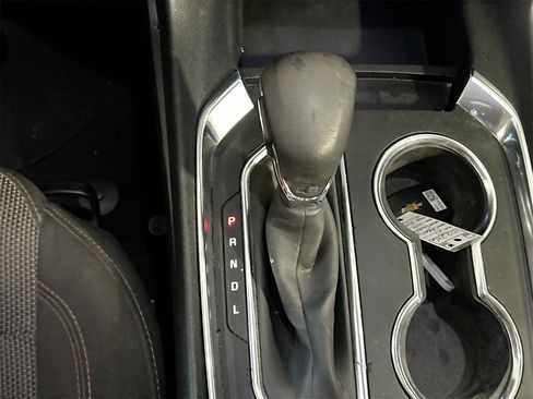 Used 2021 Chevrolet Traverse LT image 17