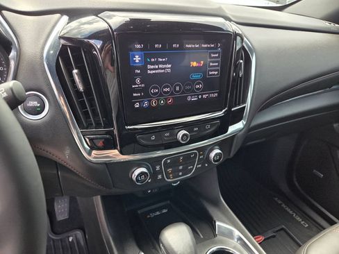Used 2023 Chevrolet Traverse RS FWD image 26