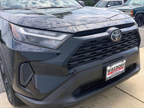 Used 2025 Toyota RAV4 XLE AWD/4WD image 34