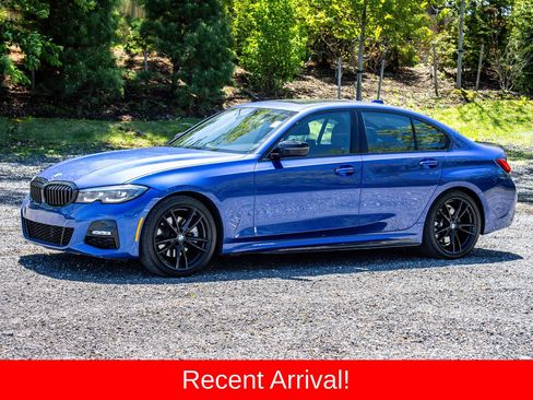 Used 2022 BMW 330i Sedan w/ M Sport Package RWD image 3