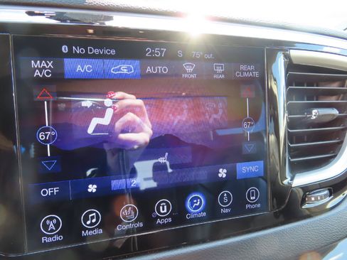 Used 2017 Chrysler Pacifica Touring-L FWD image 28