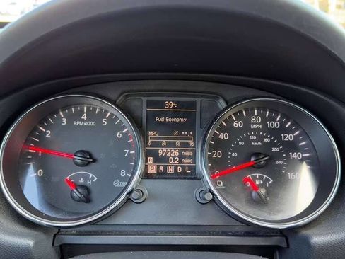 Used 2011 Nissan Rogue S image 32