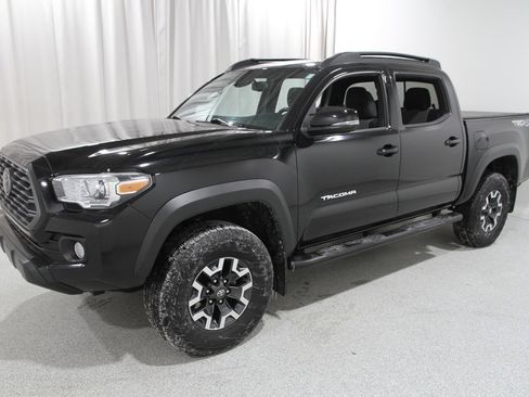 Used 2023 Toyota Tacoma TRD Off-Road image 3