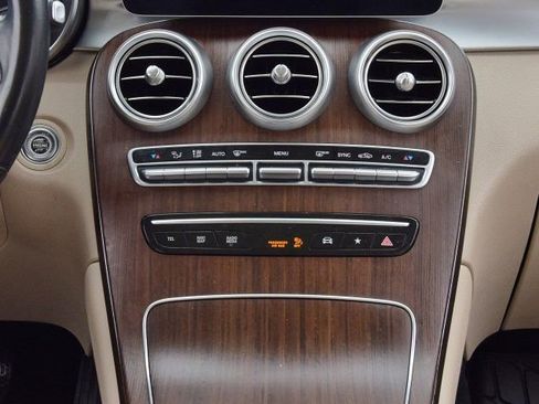 Used 2022 Mercedes-Benz GLC 300 4MATIC w/ Premium Package Lite image 24