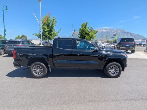 Used 2023 Chevrolet Colorado LT AWD/4WD image 2