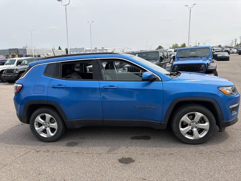 Used 2017 Jeep Compass Latitude w/ Popular Equipment Group FWD image 14