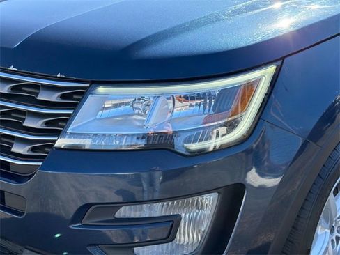 Used 2017 Ford Explorer XLT image 13