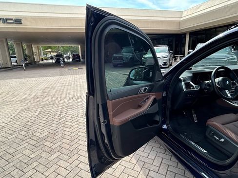 Used 2025 BMW X5 xDrive40i w/ M Sport Package AWD/4WD image 17