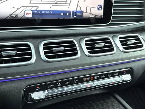 Certified 2025 Mercedes-Benz GLS 450 4MATIC image 21