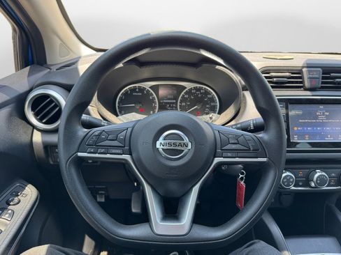 Used 2022 Nissan Versa S FWD image 10