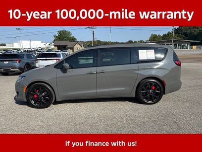 Used 2020 Chrysler Pacifica Limited w/ Quick Order Package 27H Red S