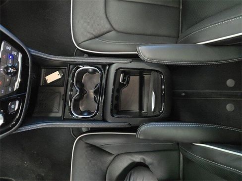 New 2026 Chrysler Pacifica Limited image 24