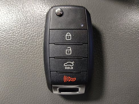 Used 2017 Kia Forte LX image 32