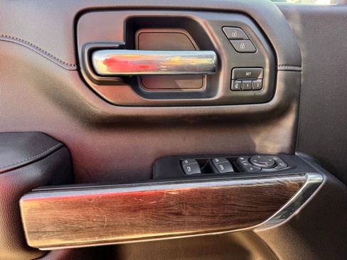 Used 2022 Chevrolet Silverado 2500 LTZ w/ LTZ Convenience Package image 16