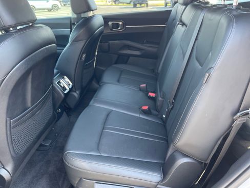Used 2025 Kia Sorento S w/ Panoramic Sunroof Package image 12