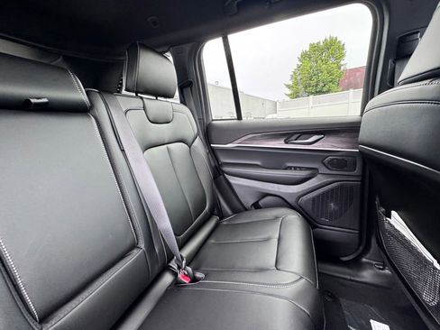 New 2026 Jeep Grand Cherokee Limited AWD/4WD image 21