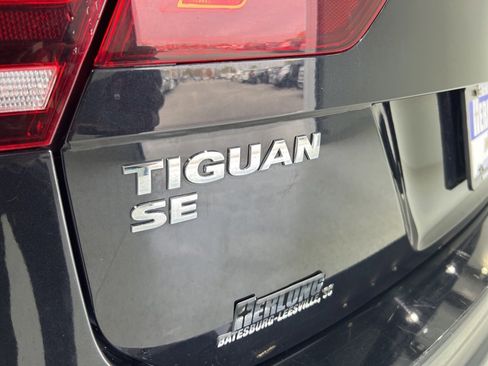 Used 2021 Volkswagen Tiguan SE image 27