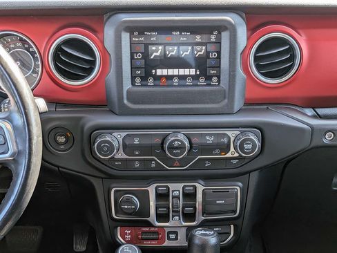 Certified 2018 Jeep Wrangler Unlimited Rubicon AWD/4WD image 18