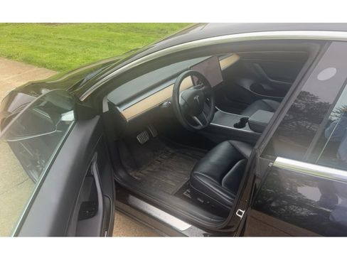 Used 2020 Tesla Model 3 Standard Range RWD image 5