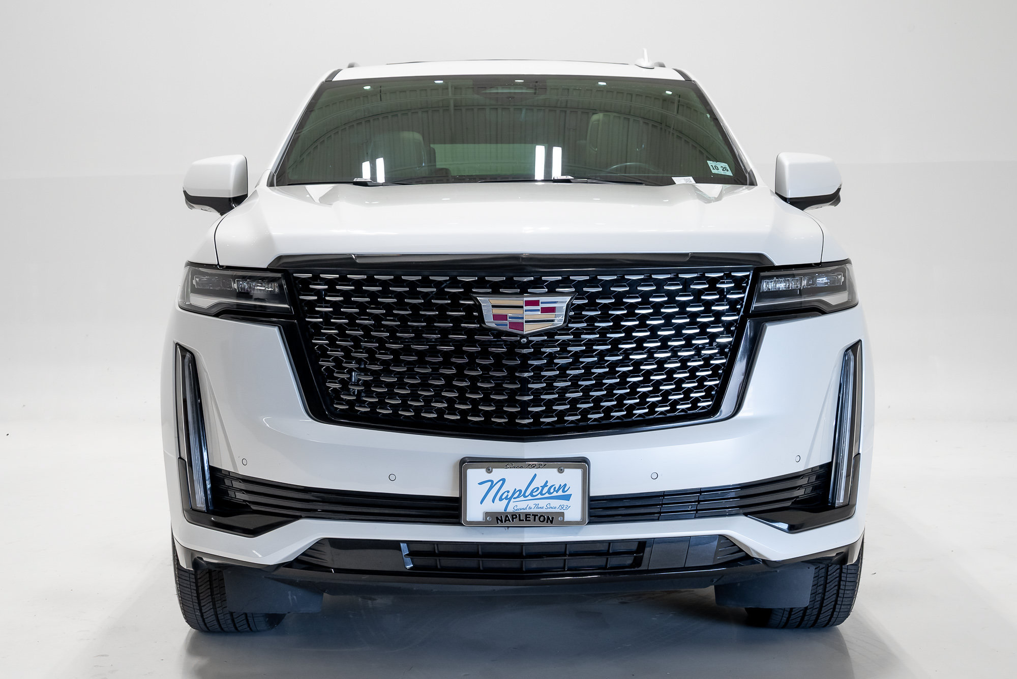 Used 2021 Cadillac Escalade Premium Luxury AWD/4WD image 4