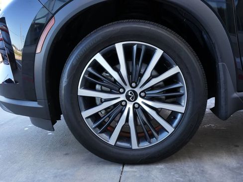 Certified 2025 INFINITI QX60 Sensory image 26