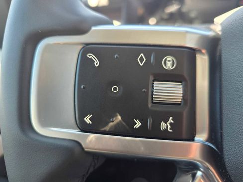 Used 2025 Land Rover Discovery S AWD/4WD image 30