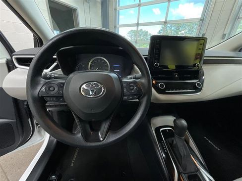 Used 2022 Toyota Corolla LE FWD image 14